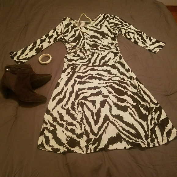 Dress - Picture 3 of 5